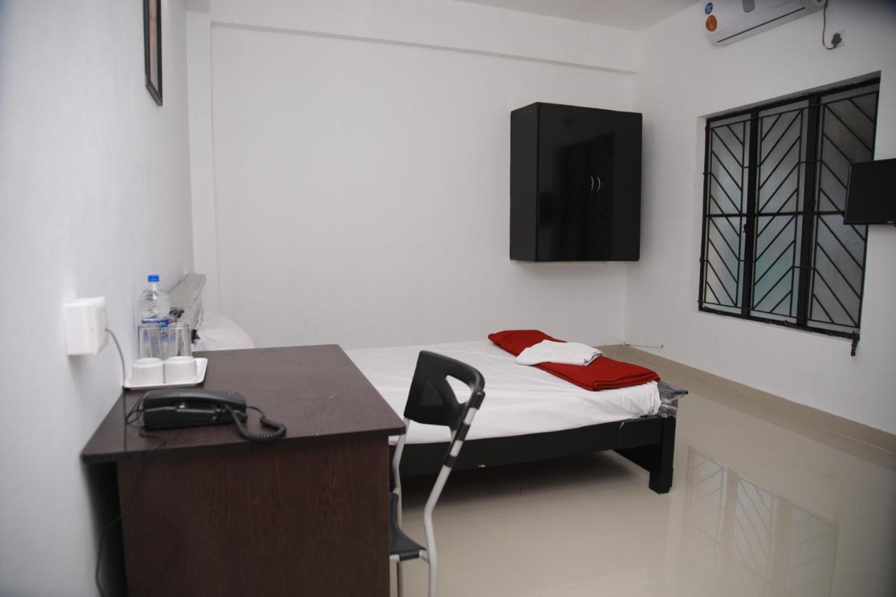Meghna Residency Hotell Thiruvananthapuram Exteriör bild