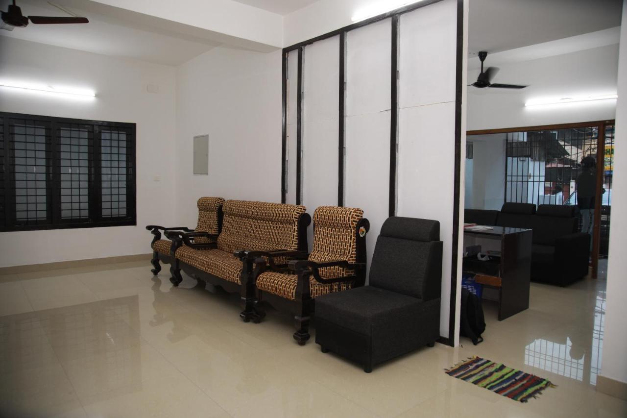 Meghna Residency Hotell Thiruvananthapuram Exteriör bild