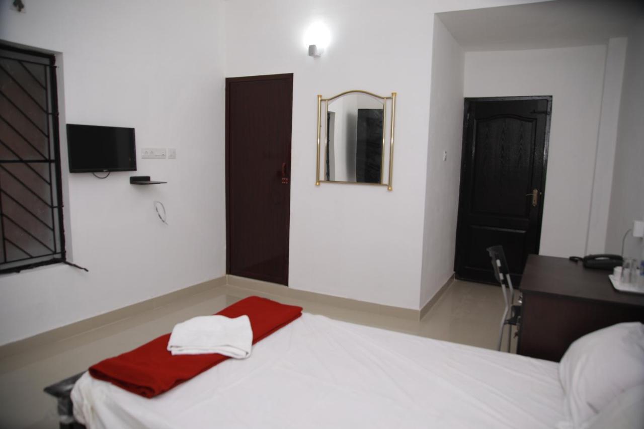 Meghna Residency Hotell Thiruvananthapuram Exteriör bild