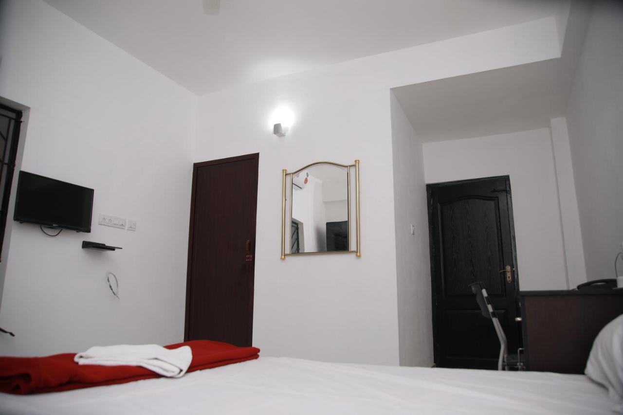 Meghna Residency Hotell Thiruvananthapuram Exteriör bild