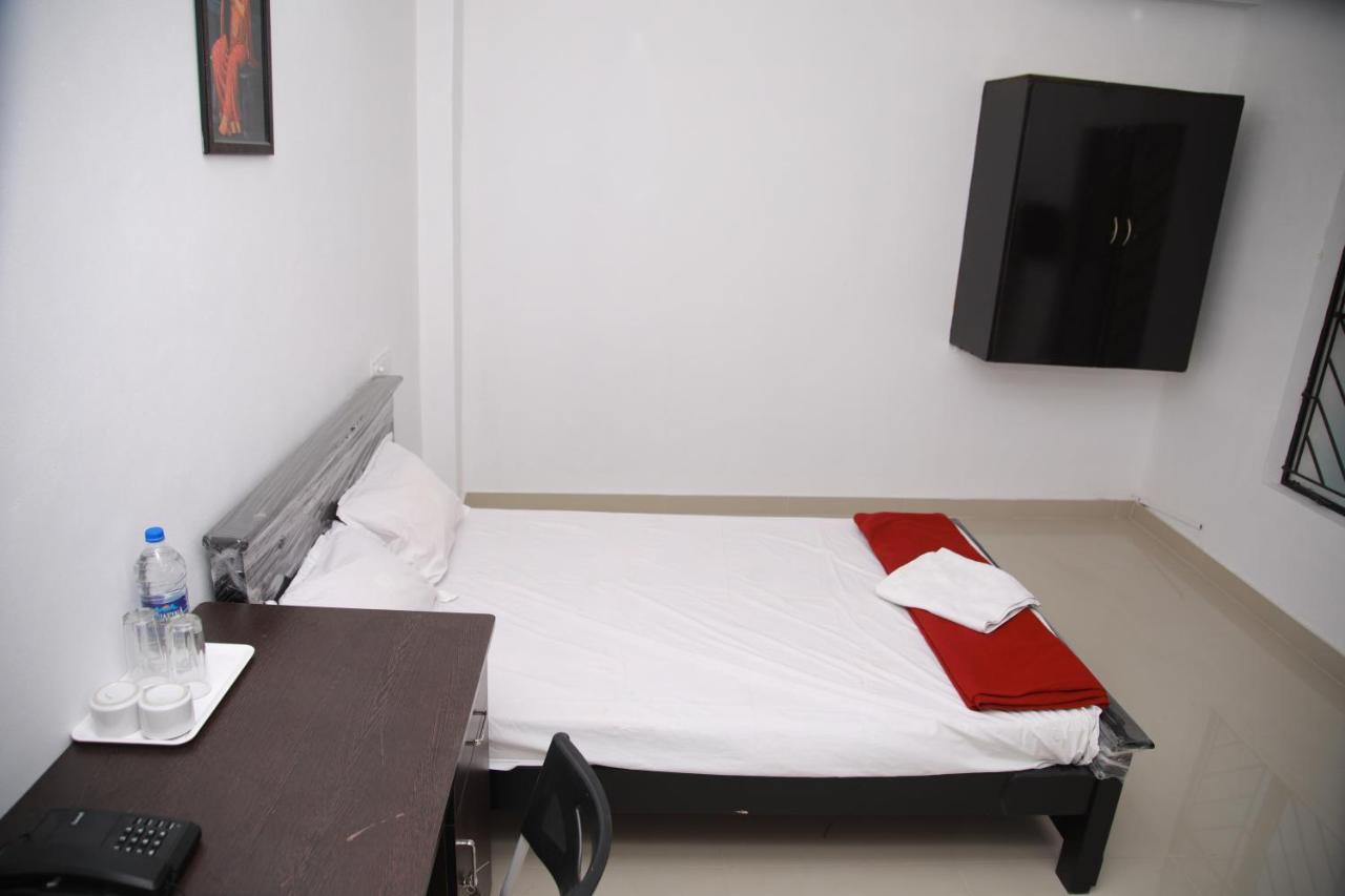 Meghna Residency Hotell Thiruvananthapuram Exteriör bild