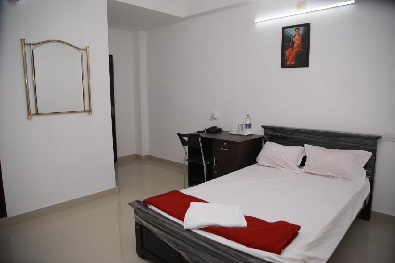Meghna Residency Hotell Thiruvananthapuram Exteriör bild
