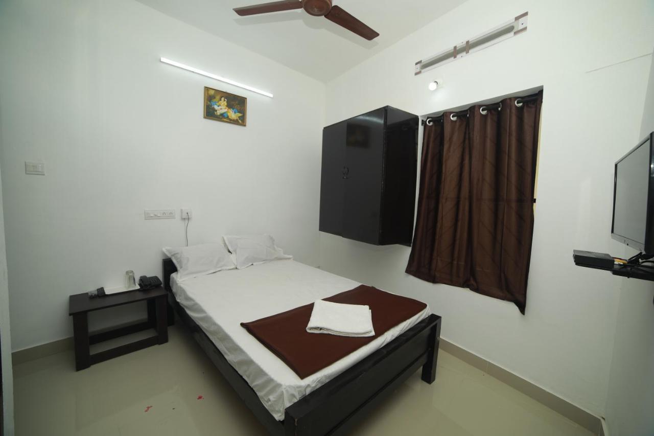 Meghna Residency Hotell Thiruvananthapuram Exteriör bild