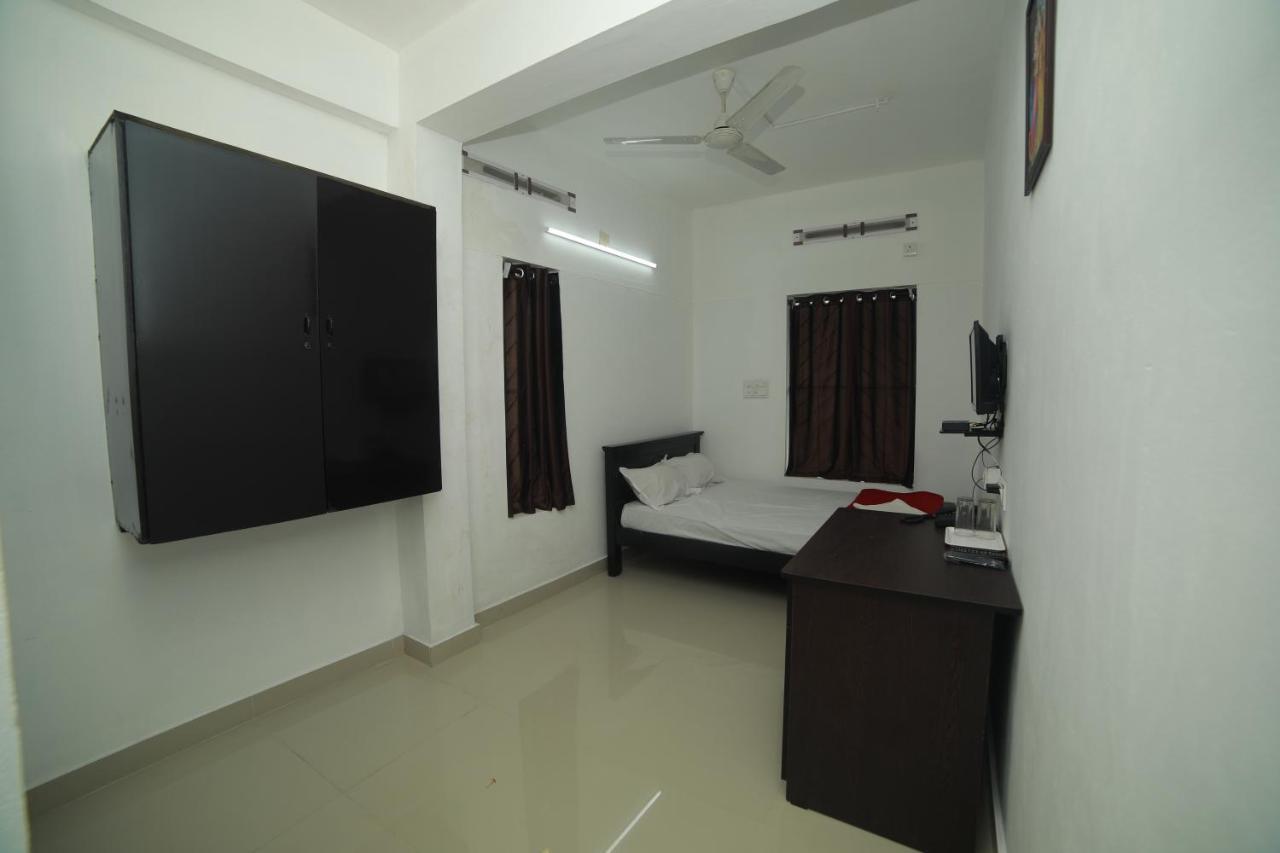 Meghna Residency Hotell Thiruvananthapuram Exteriör bild