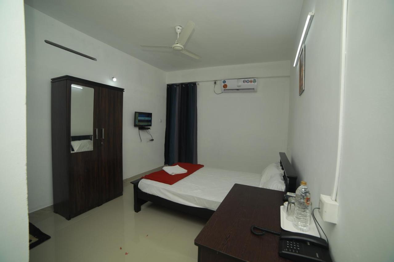 Meghna Residency Hotell Thiruvananthapuram Exteriör bild