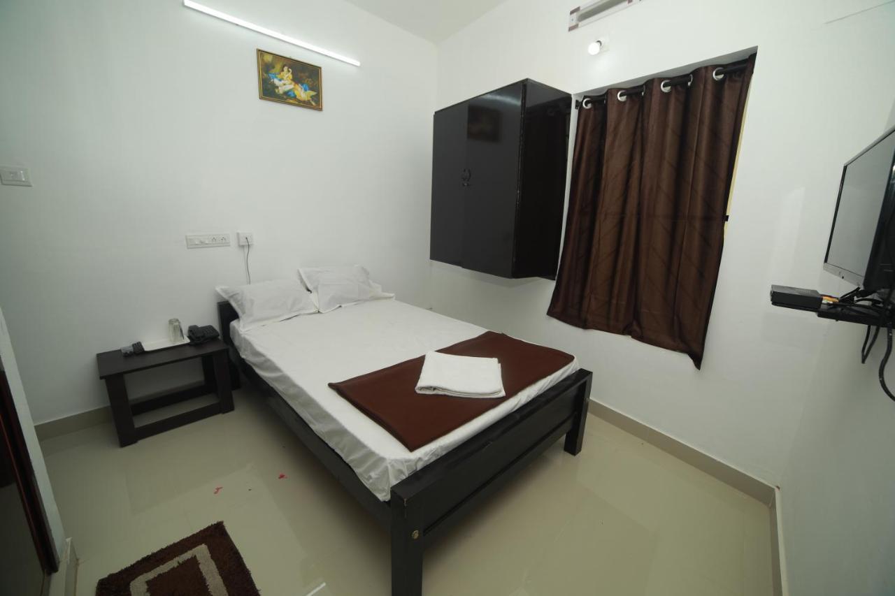 Meghna Residency Hotell Thiruvananthapuram Exteriör bild