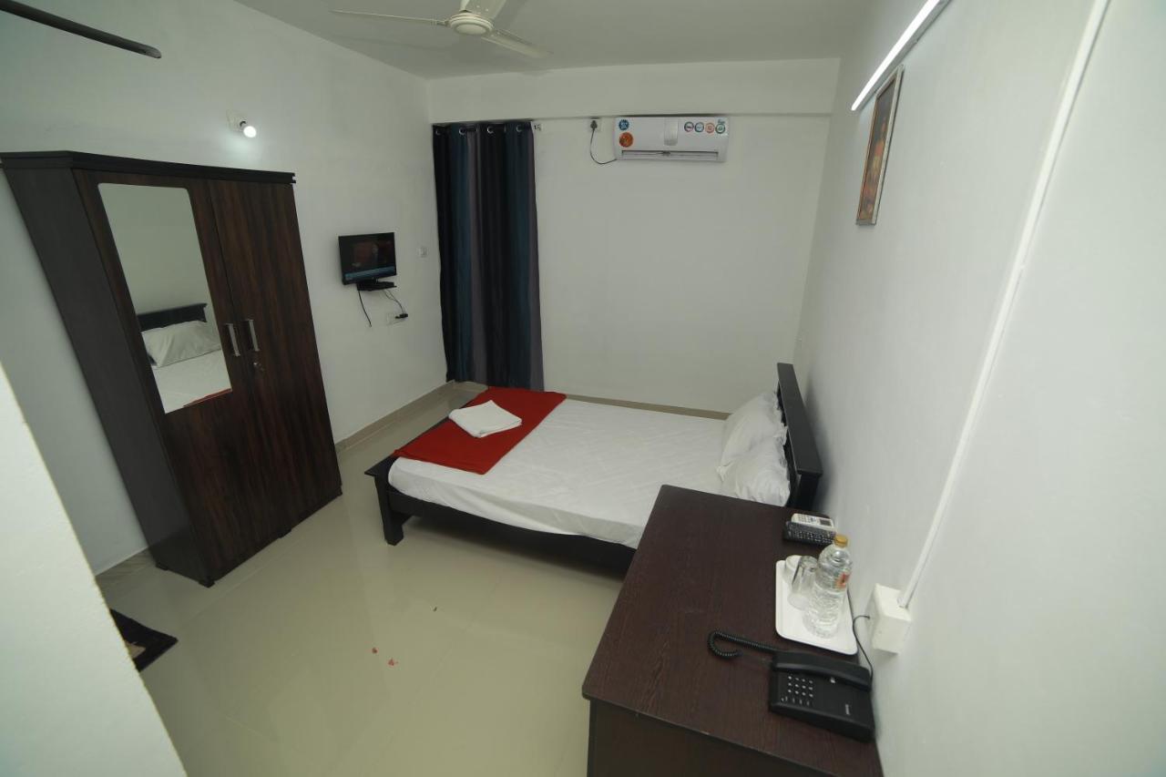 Meghna Residency Hotell Thiruvananthapuram Exteriör bild