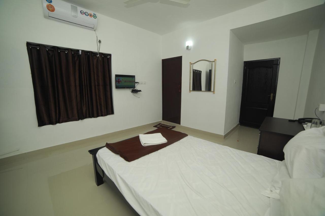 Meghna Residency Hotell Thiruvananthapuram Exteriör bild