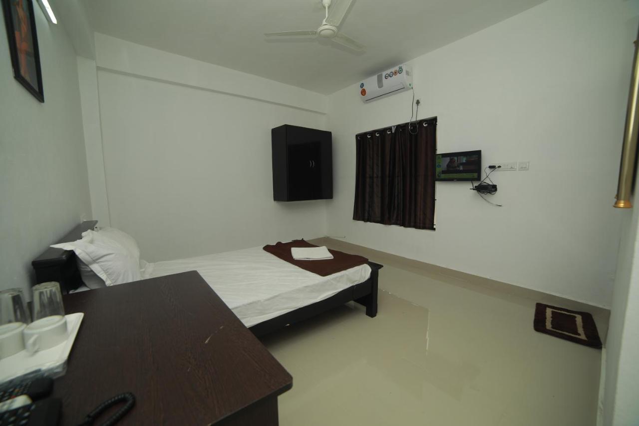 Meghna Residency Hotell Thiruvananthapuram Exteriör bild